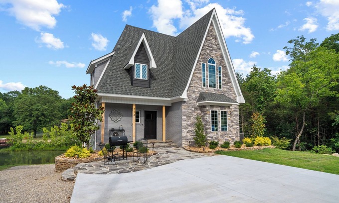 Cherokee Village House | New Home - Thunderbird Lakefront - Large Deck