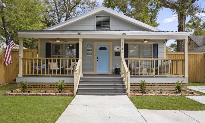Gulfport Cabin | NEW HomeawayHQ Gulfport Cottage w/ pool Near Beach-Casinos-Aquarium-Jones Park
