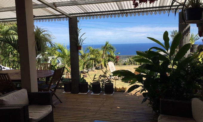 Piton Saint-Leu House | New house of 200m ² with enclosed garden and panoramic view of the ocean