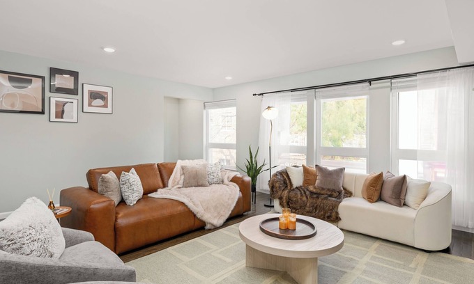 Hoboken Apartment | New! King Bed, Sleeps 12, 1,800 sqft, 20 Minutes to NYC, Near PATH Train & Parks