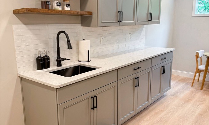 Buford House | New King Size Apt, Central Location, Modern Decor 1BR 1BA