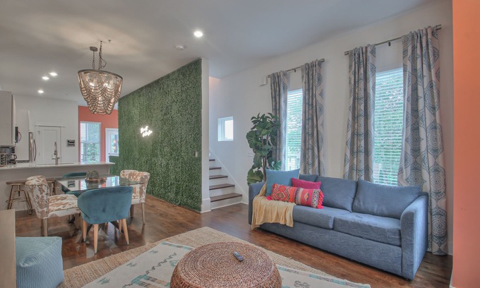 Hillsboro Village House | New! Large Luxury Hillsboro Village Home, 9 Beds, 4 BDR, 3.5 BA, Private rooftop