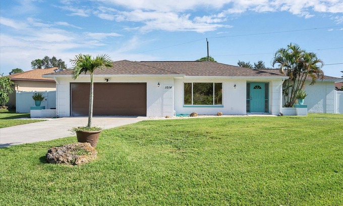 Port Charlotte House | New Listing! Charlotte Harbor Area Resort, 120mi to Disney & 134mi to Universal - GRH748965