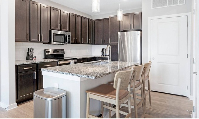 Summerville Apartment | NEW LISTING! Contemporary large 1BR, in unit Washer/Dryer, parking with all amenities! by RedAwning