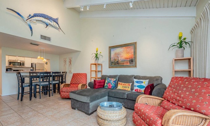 Sailhouse Condo | NEW LISTING - Fisherman`s Paradise