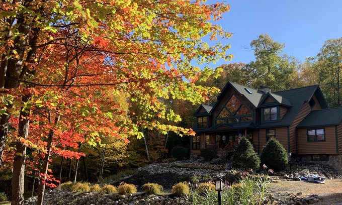 Queensbury House | New Listing - Lazy Days Lodge with Location, Location, Location!