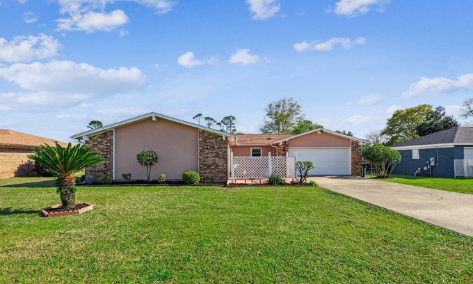 Ono Island House | New Listing!| Quiet Neighborhood| Sun Room| Large Patio| Neighborhood beach, playground & tennis