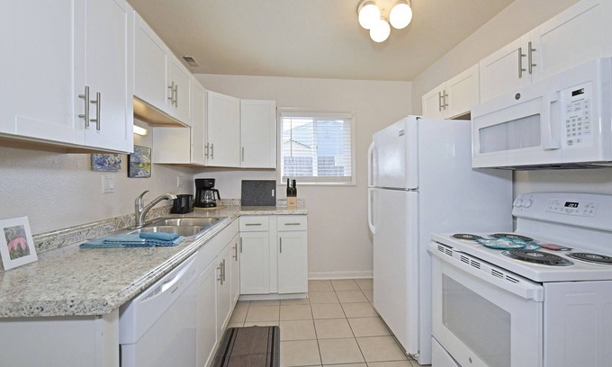 Woodland Park Apartment | New Listing Updated, Comfortable Modern Mountain Living
