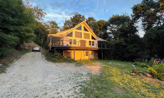 Kyle Ski Chalet | New Listing! Wander the Mtns-Off The Beaten Path Chalet- in Nantahala AC, WiFi
