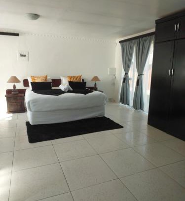 Universitas House | NEW LODGE - Universitas