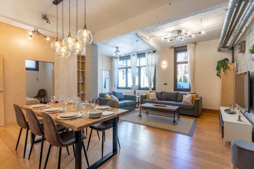 Bilbao Old Town Apartment | NEW! Lovely 3-Bedroom Loft in Bilbao