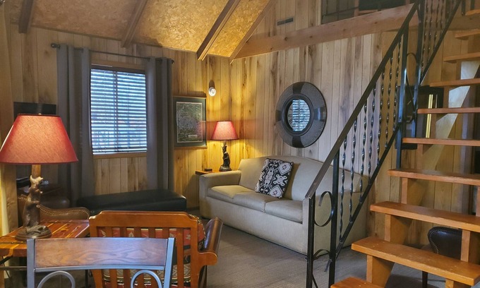 Ridgedale Cottage | New Low Rates for Walk-to-the-Lake Cottage w/Dock. Close to it All!