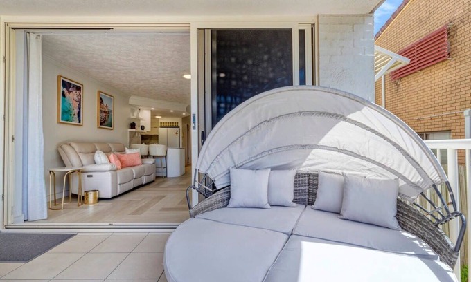 Buddina Apartment | New Lux Apt opposite Buddina patrolled Beach