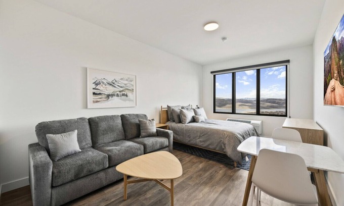 Park City Apartment | New! Lux Studio|Amazing Views & Amenities|Walk to Gondola