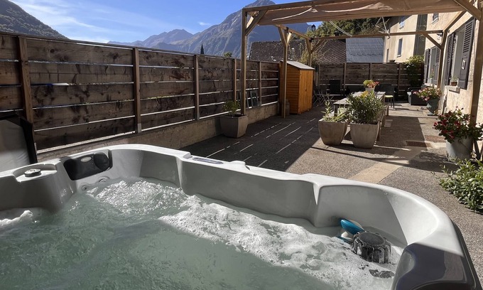 Allemond House | NEW -Luxe and spacious gite with view in Alpe d'Huez area *ski*hike*bike*