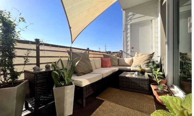 Charlotte House | NEW! Luxury 4 bedroom townhome 1 mile from Uptown