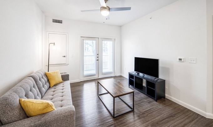 Medical Center District Apartment | New Luxury Apartment In the Heart of Medical District | Gym | Pool | WIFI | PRKG