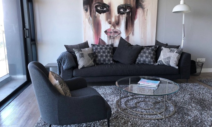 Green Point Apartment | New luxury apartment in a prime location in the trendy Green Point with sea views!