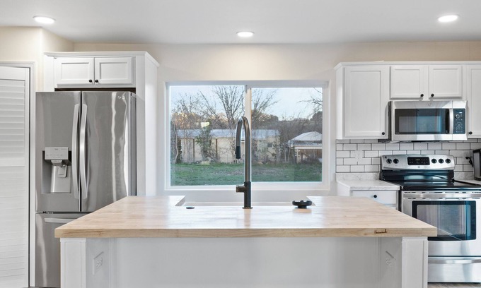 Benton City Other | NEW Luxury Farmhouse Retreat Located in the Heart of Red Mountain AVA!