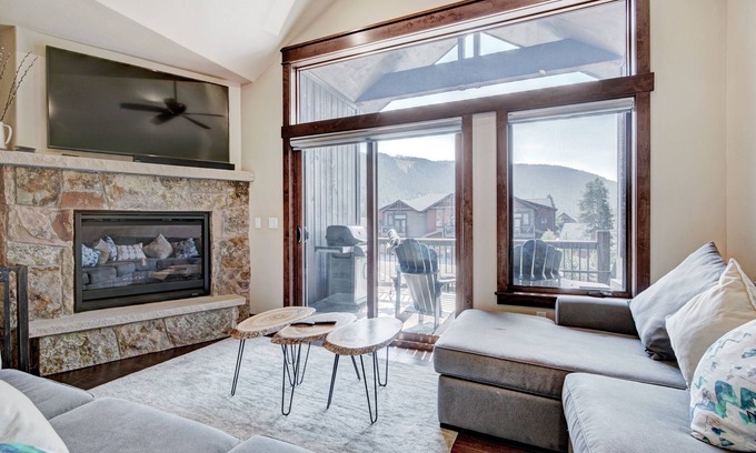 Mountain House Condo | NEW! Luxury Home - Sleeps 10 - Fireplace & Mountain View
