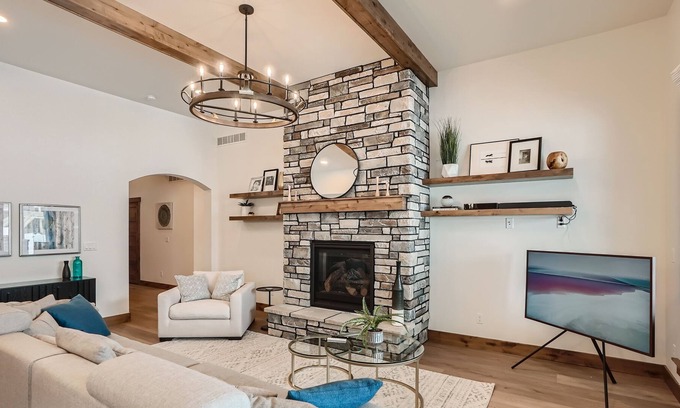 Loveland House | New! Luxury Home-TPC Golf Course-Mountain Views