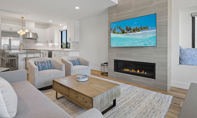 Encinitas House | New Luxury Listing, Fire Table, Walk to Beach, Ocean View Roof Deck, Garage