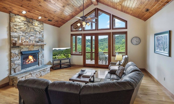 Whittier Condo | New Luxury Smoky Mountain Country Club Condo, Garage, Washer & Dryer, View!