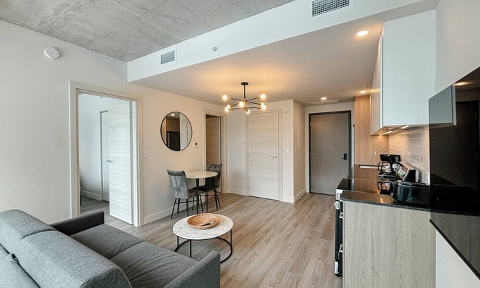 Milton Park Apartment | New Luxury Unit in Heart of MTL 805 | Metro access