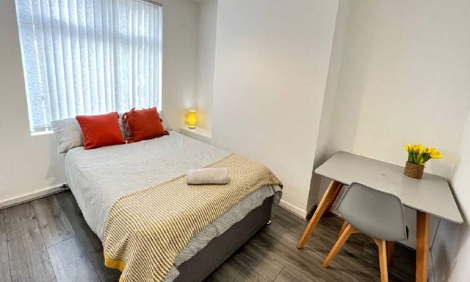Everton Apartment | NEW Magnificent Hangout House near LFC, 3 BR