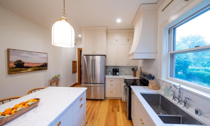 La Crosse House | NEW! Manor on Main- Celebrations, Reunions, Events