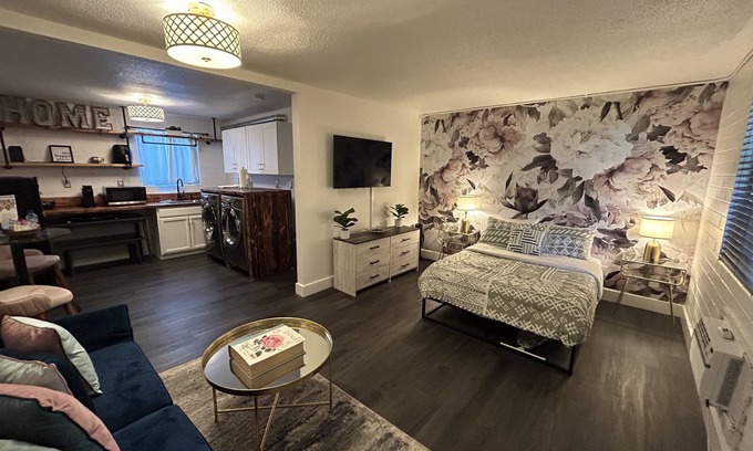 Camelback East Apartment | NEW★ Midtown Studio ★ Near Biltmore & Airport ★