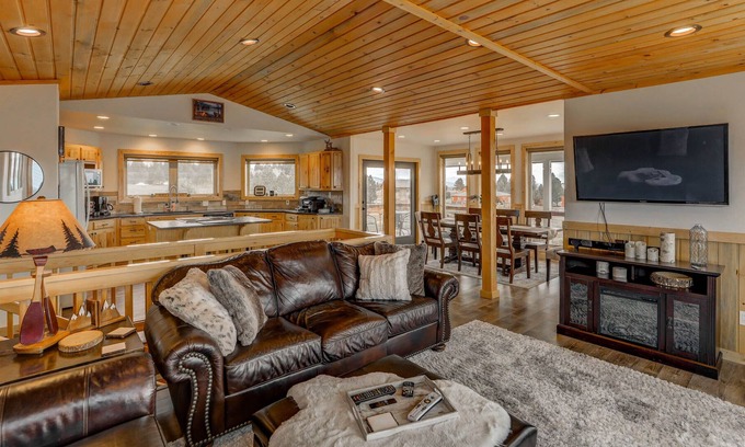 McCall House | New! Mile High Views - Minutes from downtown McCall - Hot tub - Fire Pit - Trailer Parking