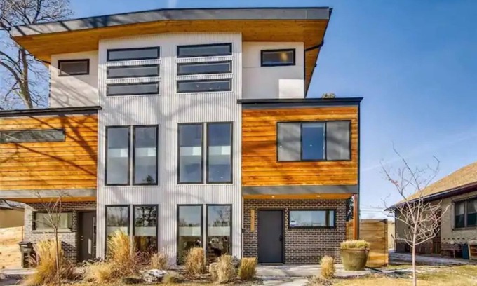 Sunnyside House | New modern 3-bedroom duplex in Denver with beautiful view and outdoor space
