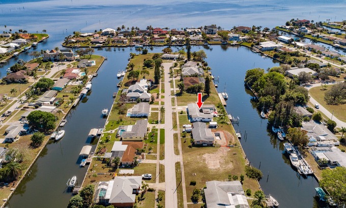 Port Charlotte - Charlotte Harbor House | NEW MODERN 4/3 WATERFRONT HEATED POOL GULF ACCESS FLORIDA HOME