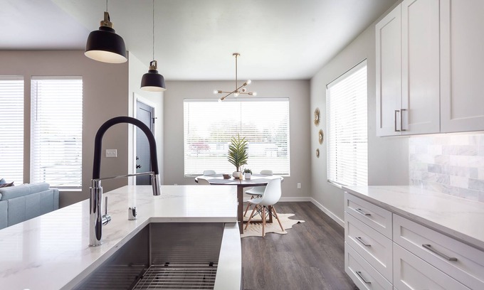 Spokane House | NEW MODERN HOME · Luxury Home in Spokane- Wifi- Over 3,200 Square Ft