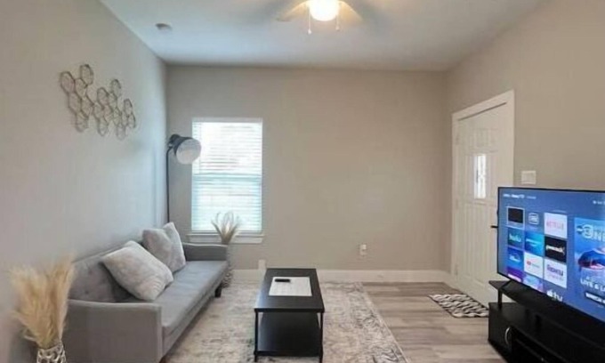 Houston House | NEW modern home near Downtown!