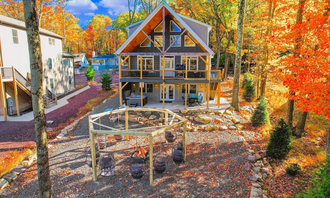Lake Harmony Estates House | New Modern Luxury Lakeview Haven: Lake Access,HotTub, Game Room, FirePits, Pets