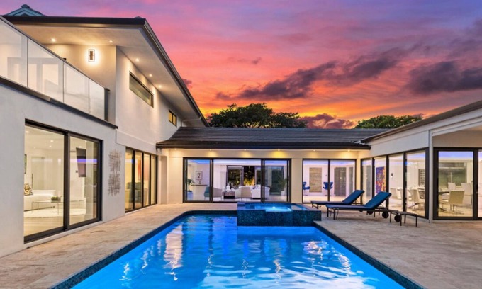 South Lake House | New Modern Mansion on Water w/Dock/Billiards