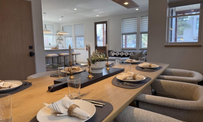 Crested Butte Hotel | New Modern Mtn 3BR Retreat in Downtown CB