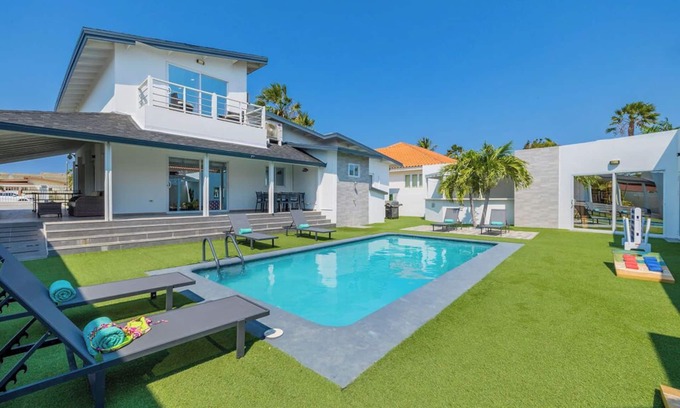 Noord Villa | *NEW* Modern Stylish 6BR 6BA Villa near PalmBeach
