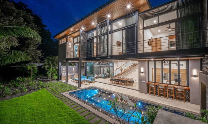 Playa Guiones House | New Modern Villa 200 meters from best beach entrance in Guiones