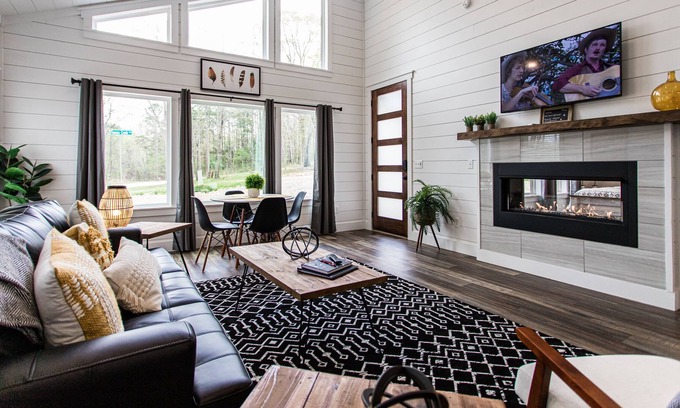 Broken Bow Cabin | NEW! "Moonlight Rest" Luxury Couples Cabin. 1 Bdrm; 1 Bth; Sleeps 4 Hot tub