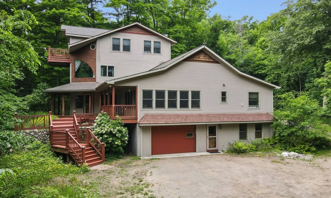 Charlevoix House | NEW! Only 13.5 miles to the Boyne Mountain Resort!