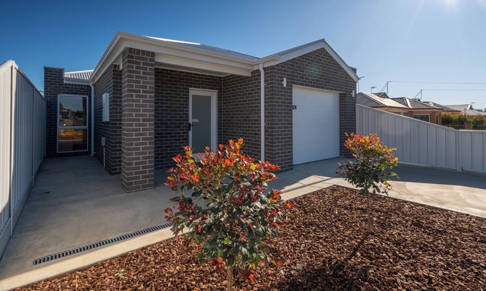 Mildura House | New Ontario Avenue Townhouse close to Hospital Precinct and Mildura Golf Club