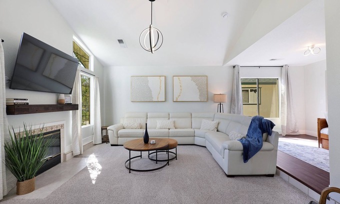 Redding Highlands House | NEW Overflow 96 : Hot Tub - Central - Spacious