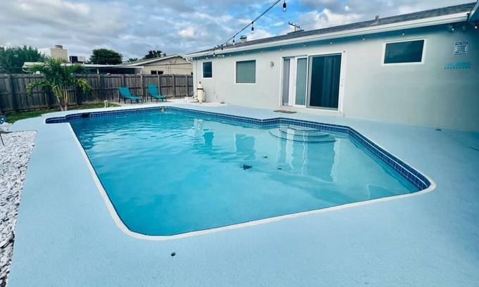Margate Villa | NEW! Paradise on the River Pool+King Bed-Waterfront