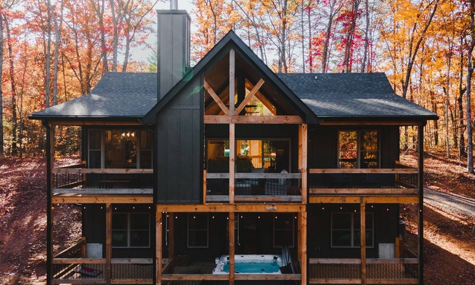McCaysville Cabin | NEW Peaceful Family Retreat w/ hot tub, 2 fireplaces, grill, 5 min. walk to pond