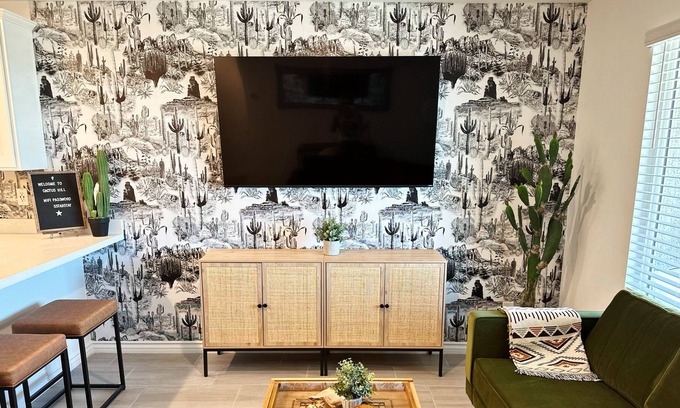 Centennial Hills House | New! PEACEFUL GETAWAY, KING SUITE, VIEWS OF VEGAS!