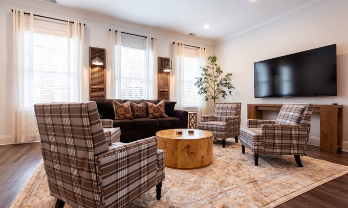 Prospect House | NEW Pet Friendly, WiFi, Bourbon Trail, Downtown Local Dining, Fully Loaded