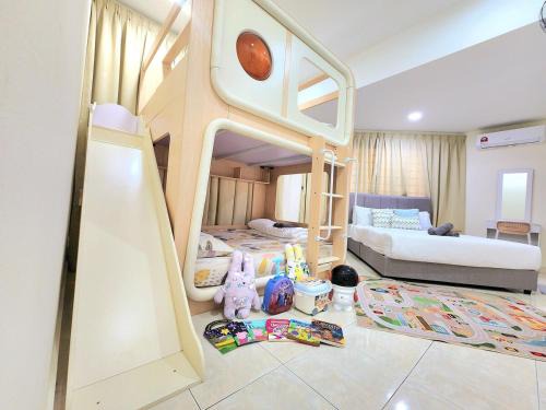 Petaling Jaya House | NEW! Petaling Jaya Corner Landed, Kids Playground Slides, SS17,15 Pax,Seventeen Mall, Eastin, Phileo, SS2, Jaya One,UM